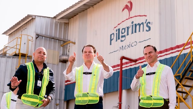 Esteban Villegas anuncia planta de Pilgrim’s que generará 320 empleos.
