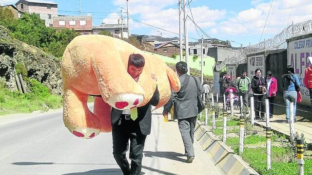 Jonatan Rosas "haciendo el oso"