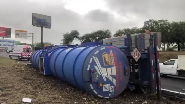 ¿Qué pasó en Monterrey? Pipa se vuelca en la colonia Churubusco; reportan un muerto