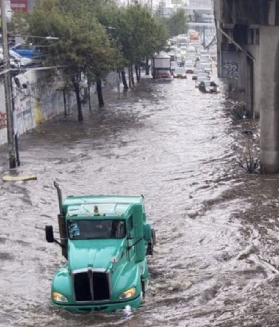 Así quedó la vía Gustavo Baz por inundaciones tras lluvias en Tlalnepantla, Estado de México