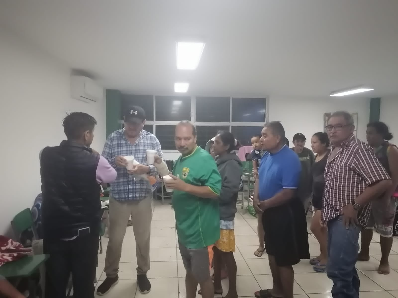 Abelina López Rodríguez atiende a mil damnificados