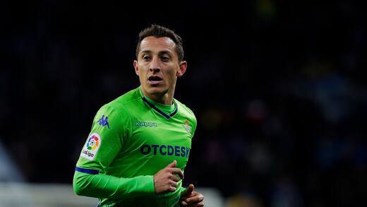 Andrés Guardado da positivo por coronavirus