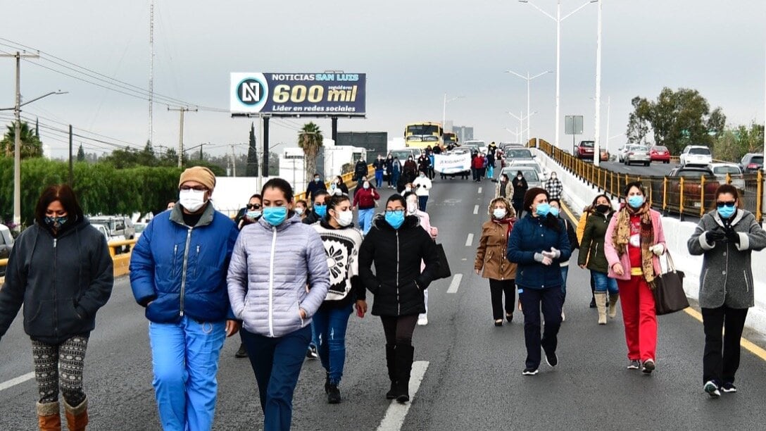 Trabajadores del Hospital Central protestan en SLP