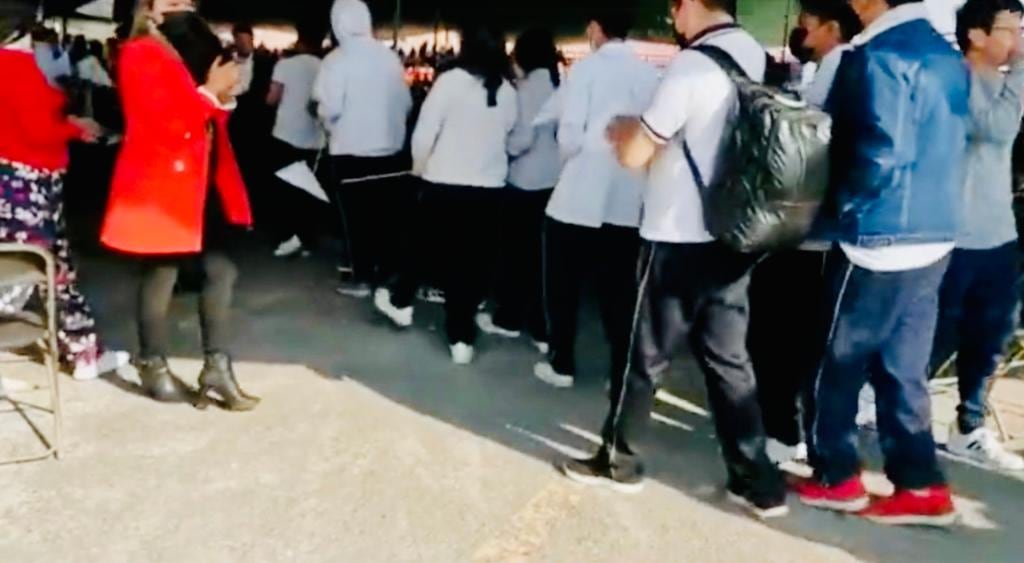 ¿Alejandra del Moral no llena mítines? Exhiben acarreo de alumnos de bachillerato en Metepec
