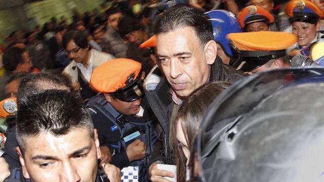 Humberto Moreira a su llegada al AICM procedente de España.