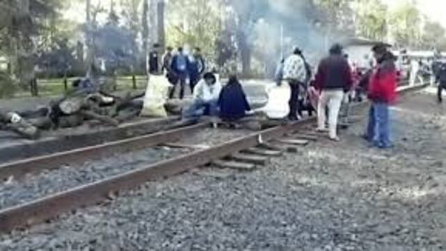 Más de 13 días llevan invadiendo y paralizando ferrocarriles en Michoacán. 10 días sin clases para los alumnos y la suma de exigencias por más de 5,000 millones de pesos (perdón, ahora ya seis mil millones)