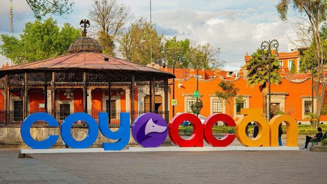 Personal de la alcaldía Coyoacán suspendió la operación de locales instalados en espacios públicos