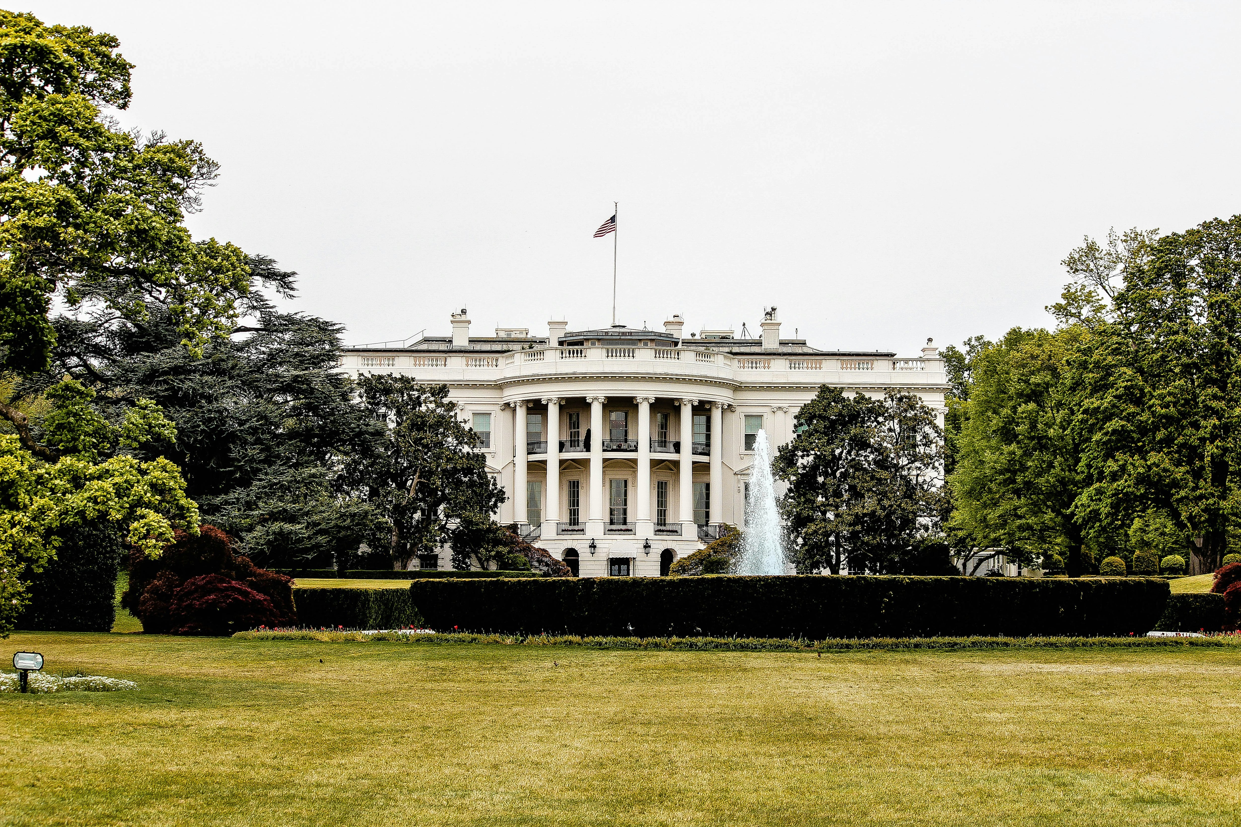 Periodista grabó el momento del tiroteo en la Casa Blanca