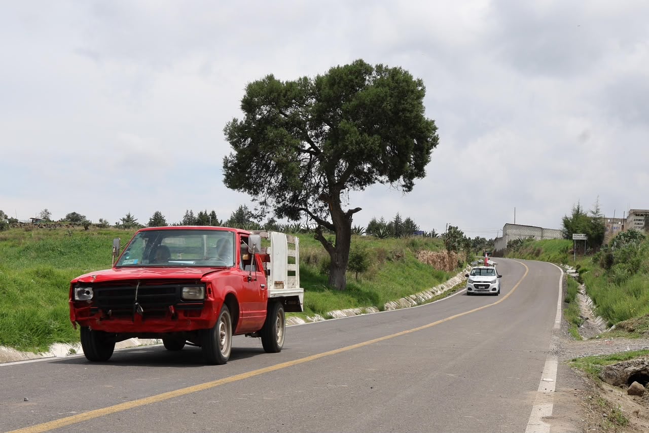 Lorena Cuéllar Cisneros entregó la reconstrucción y repavimentación de la carretera Santiago Cuaula.