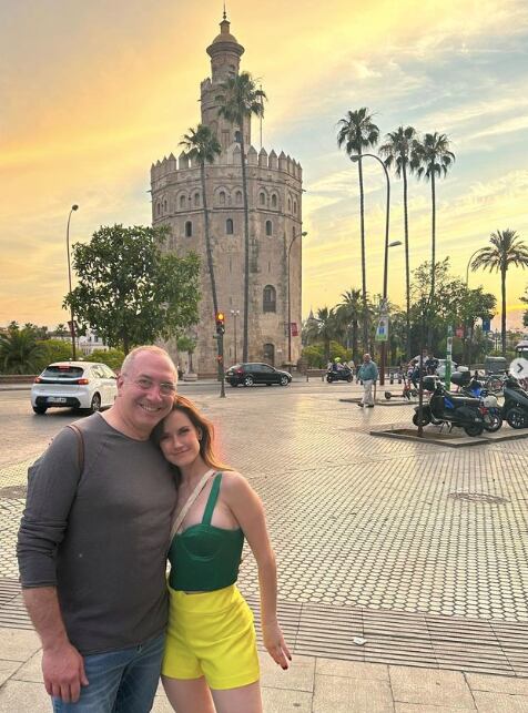 Altaír Jarabo vacacionando junto a su esposo