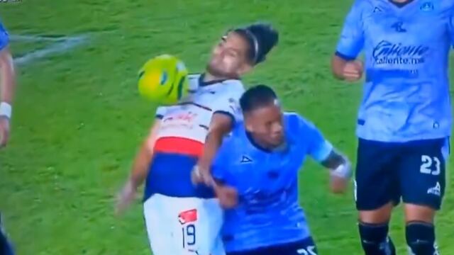 Árbitro no marcó penal a favor de Chivas