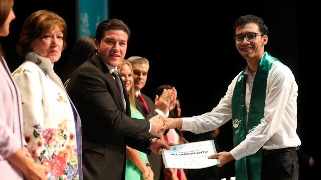 Samuel García tomó protesta a nuevos ingenieros
