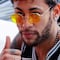 Neymar posa desnudo para un fotógrafo acusado de abuso sexual