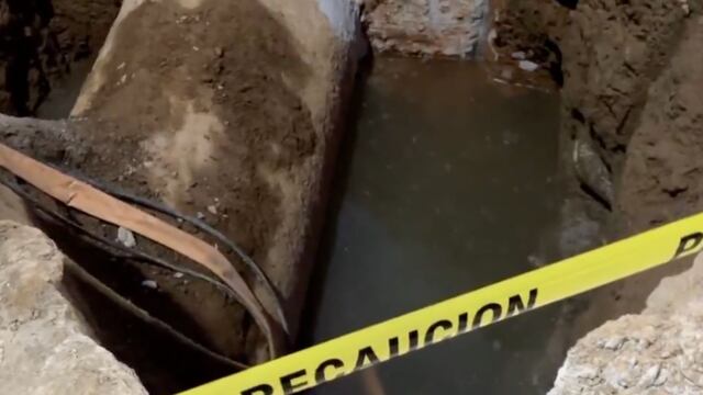 Socavón en Calzada de los Misterios; ‘Bache’ del tamaño de un auto provoca caos vial