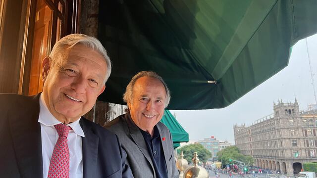 AMLO y Joan Manuel Serrat