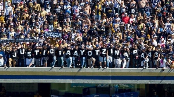 La porra de los Pumas se suma a las protestas por Ayotzinapa