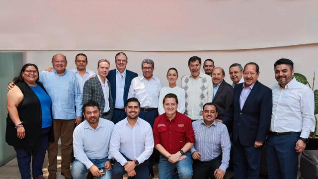 Claudia Sheinbaum, presidenta electa, junto a su equipo de trabajo