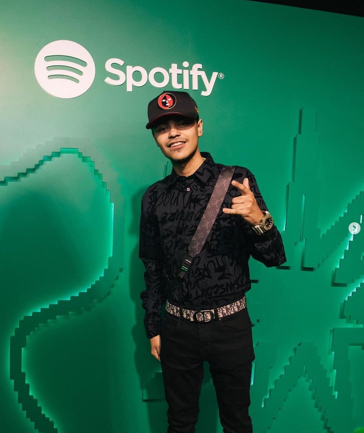 El Padrinito Toys, cantante de corridos tumbados.