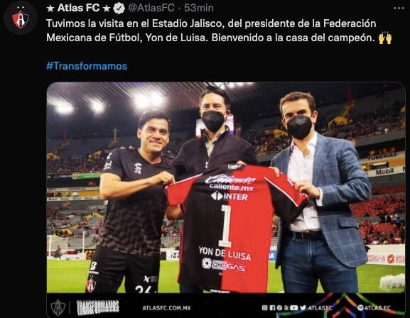 Yon de Luisa posa con la camiseta del Atlas FC