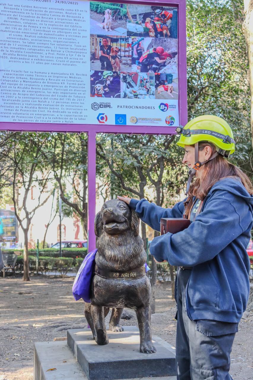 Develan estatua de Nalah, la perra rescatista que salvó 17 vidas en sismo de 2017