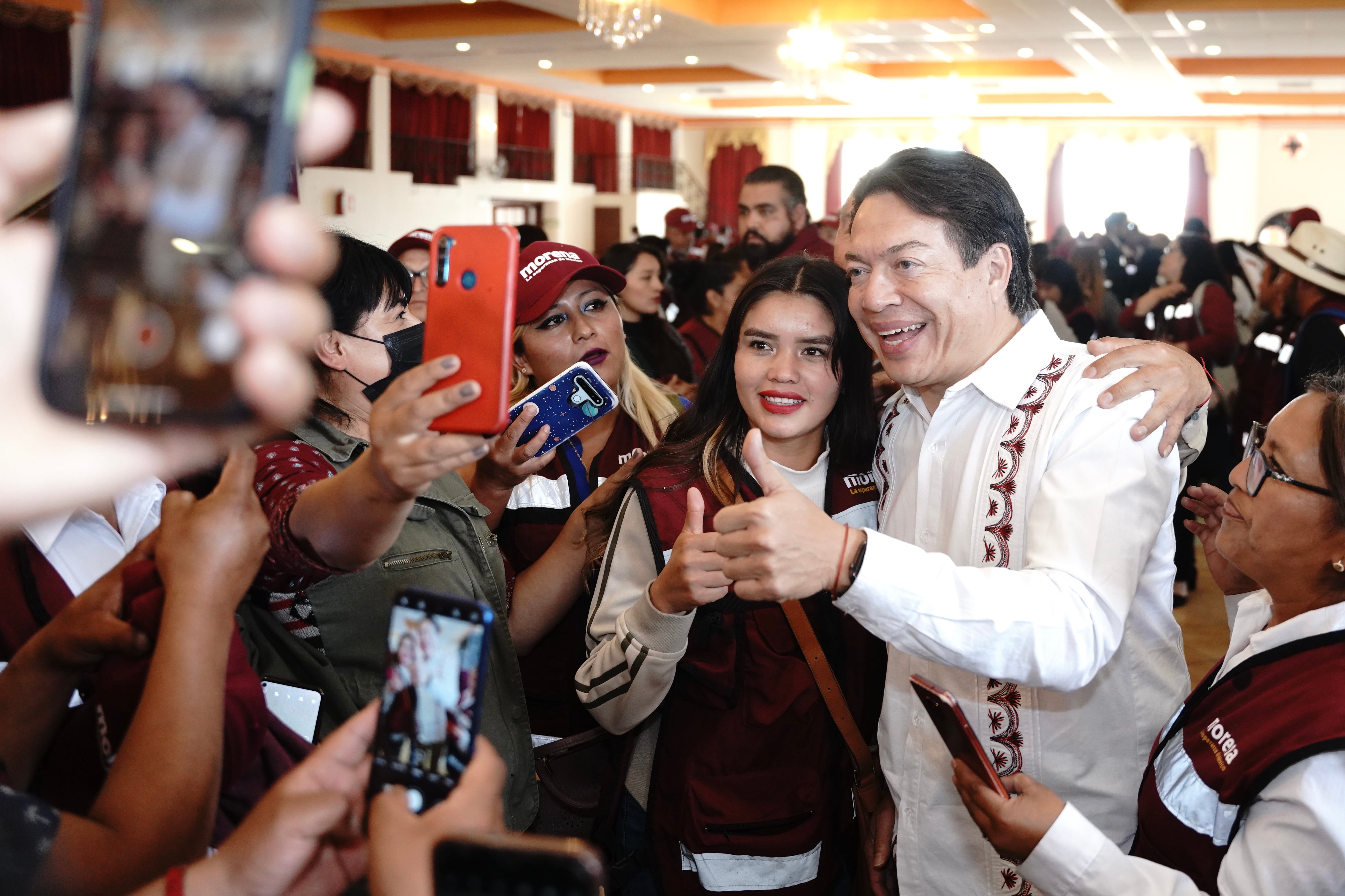 Mario Delgado realiza gira en el Estado de México