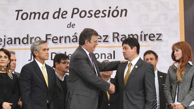 Dolores Padierna, Miguel Ángel Mancera y Marcelo Ebrard, acompañando a Alejandro Fernandez  durante un mensaje en la explanada delegacional en octubre del 2012. Foto: Saúl López / Cuartoscuro