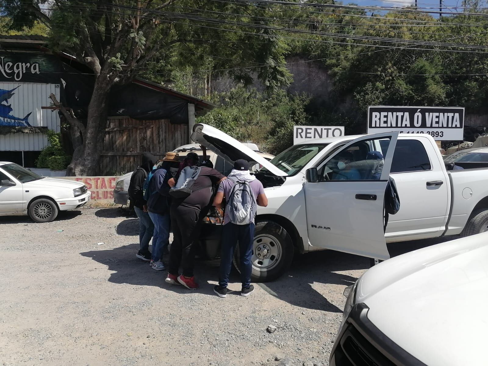Normalistas de Ayotzinapa bloquean Autopista del Sol; pedían material didáctico