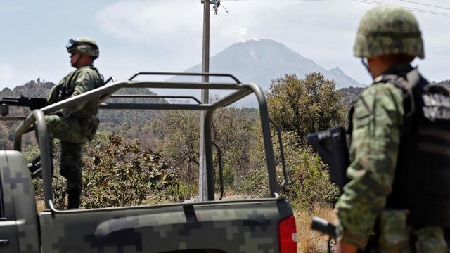 Aguililla: civiles destruyen helipuerto militar; exigen que se combata a crimen organizado