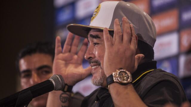 Maradona en conferencia de prensa.