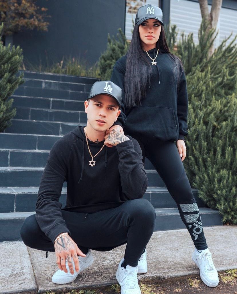 Kimberly Loaiza y Juan De Dios Pantoja