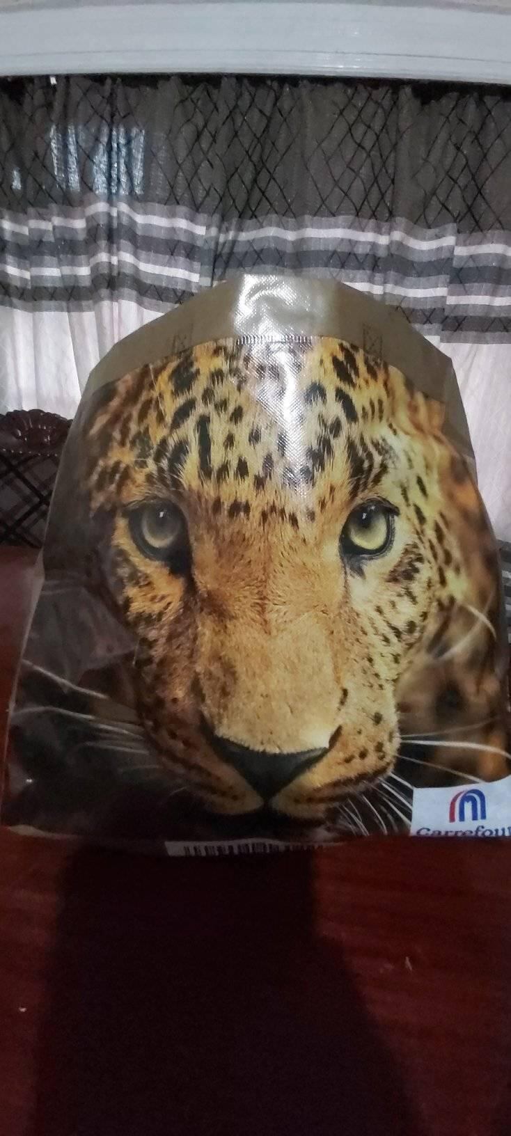 Bolsa de Carrefour con imagen de un jaguar