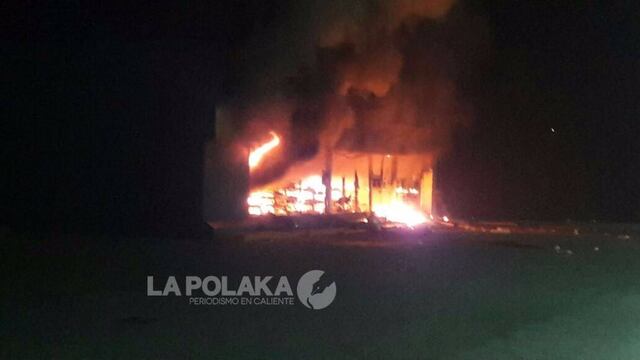 Incendian OXXO en Lázaro Cárdenas
