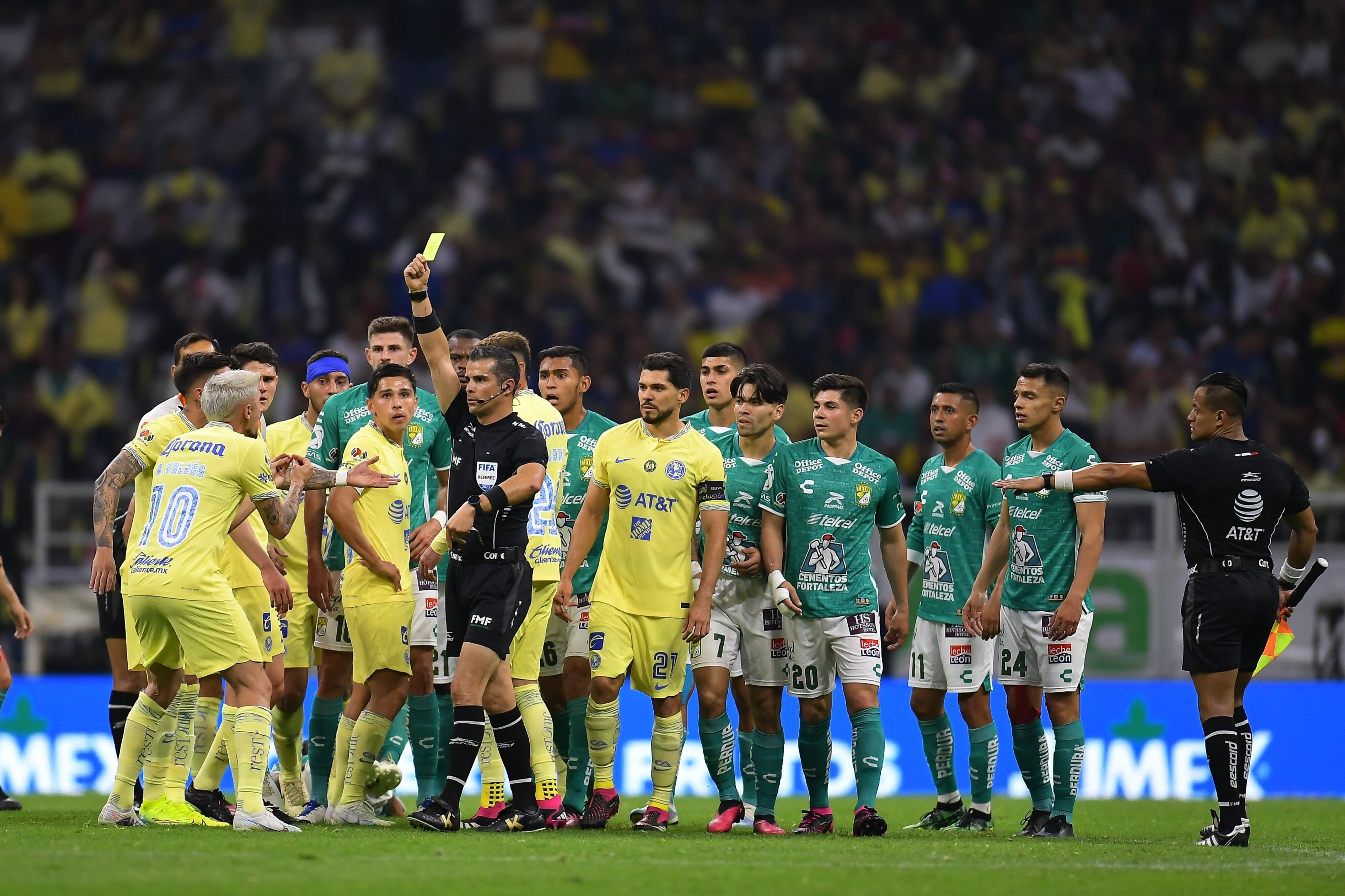 Fernando Hernández provocó gran polémica en el juego entre América y León.