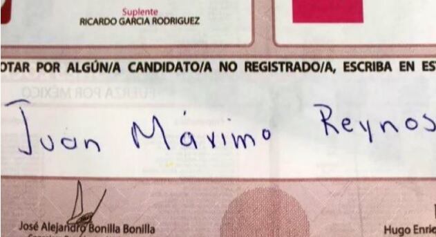 Fan vota por Juan Reynoso