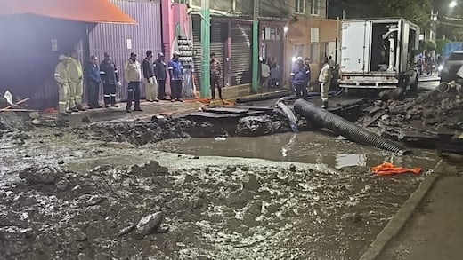 Se reactiva mega fuga de agua en Iztapalapa pese a labores de reparación