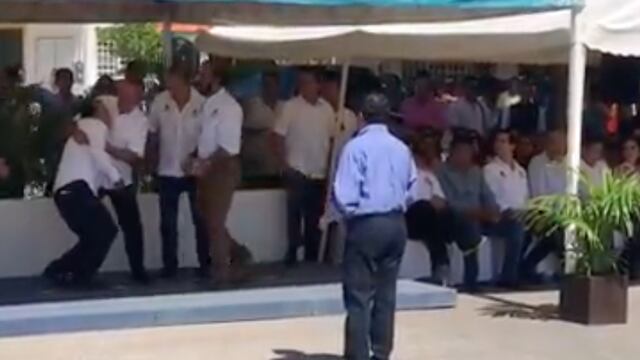 Alcalde de Othón Pompeyo Blanco sufriendo un desmayo