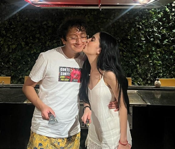 Ron Roneos y La Niña Fresa