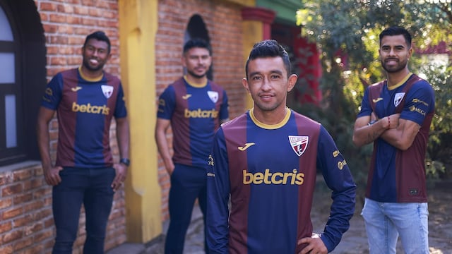 Hobbit Bermúdez  encabeza la presentación del jersey del Atlante