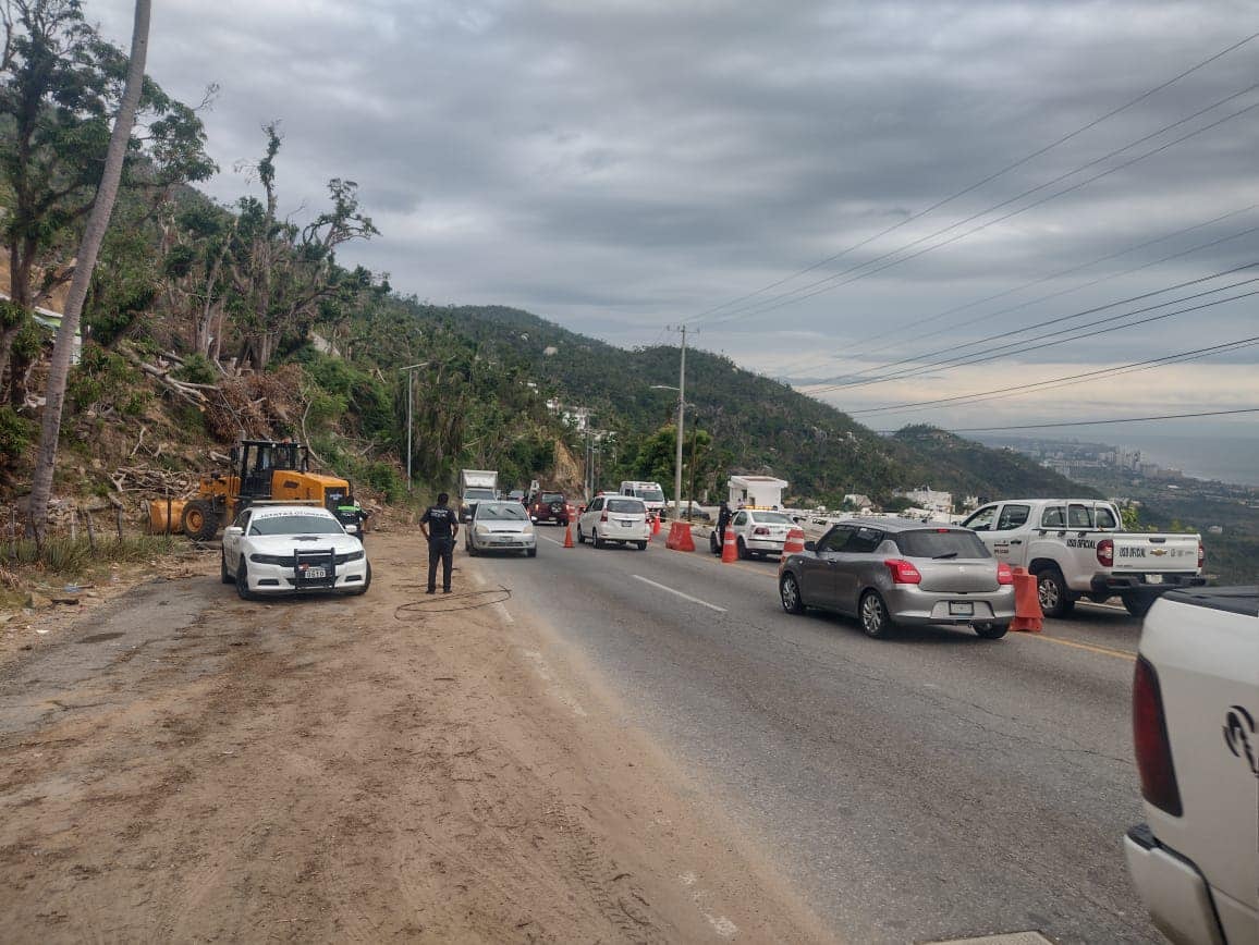 Derrumbe avenida Escénica autoridades acordonaron la zona de impacto