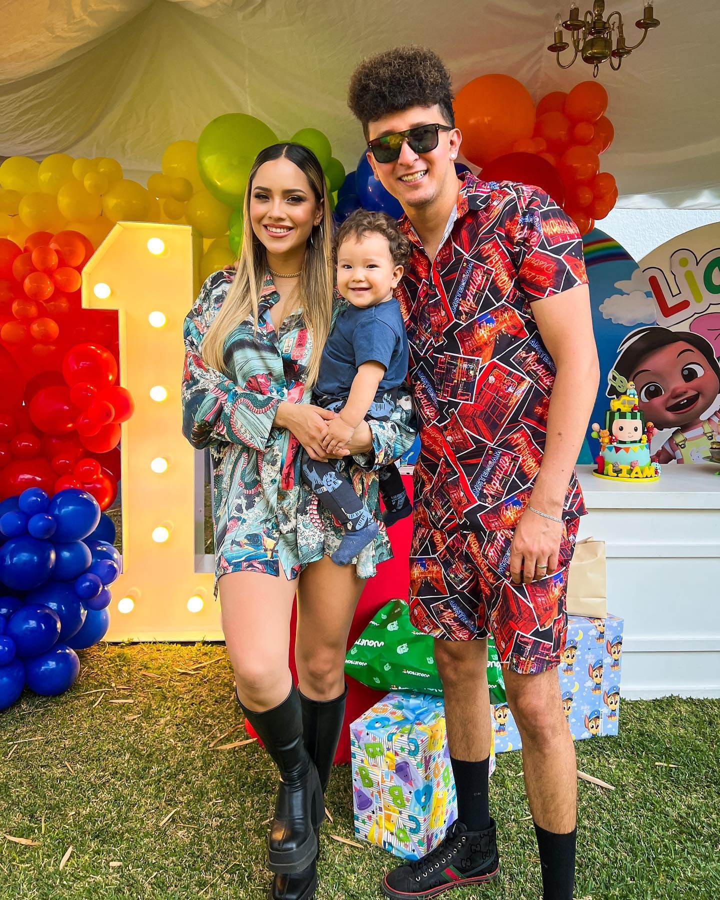 Roberto González, Hotspanish, con su esposa e hijo.