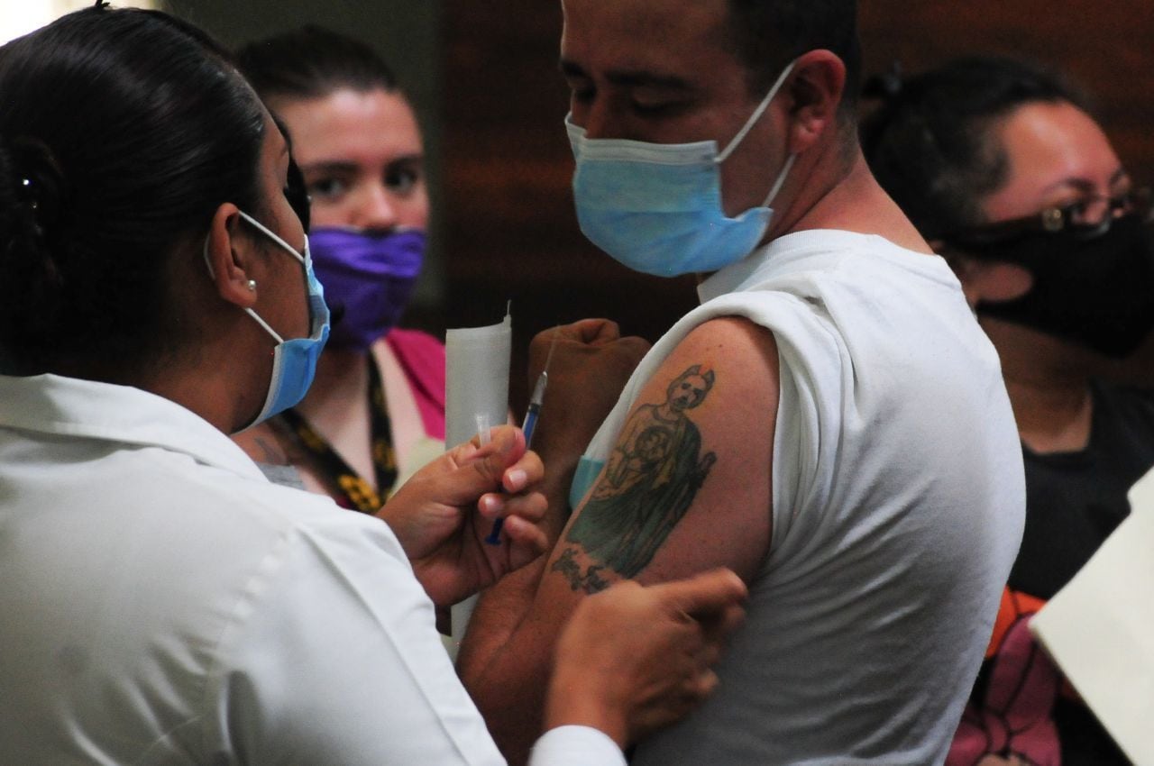 Inicia la vacunación para mayores de 30 en dos alcaldías de la CCDMX