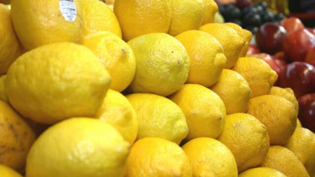 Orienta la Central de Abasto sobre consumo adecuado de frutas