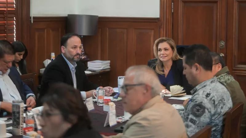 Maru Campos analiza estrategia de seguridad para fiestas decembrinas en Chihuahua