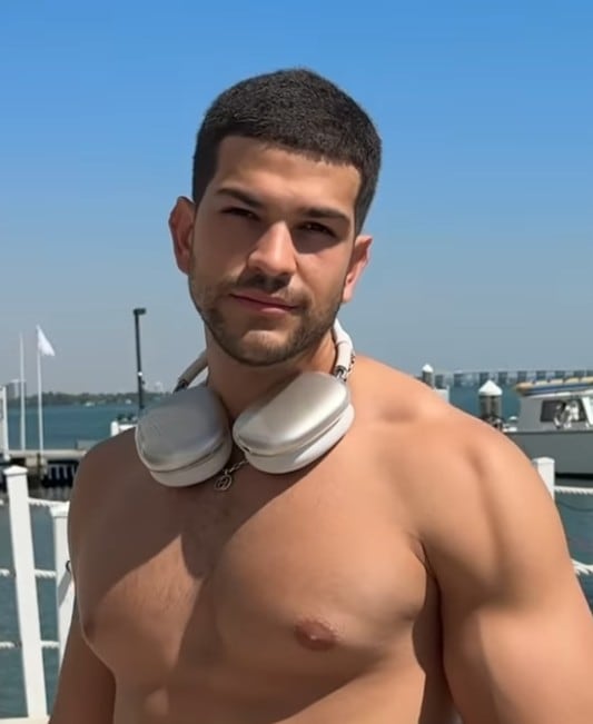 Bernardo Flores
