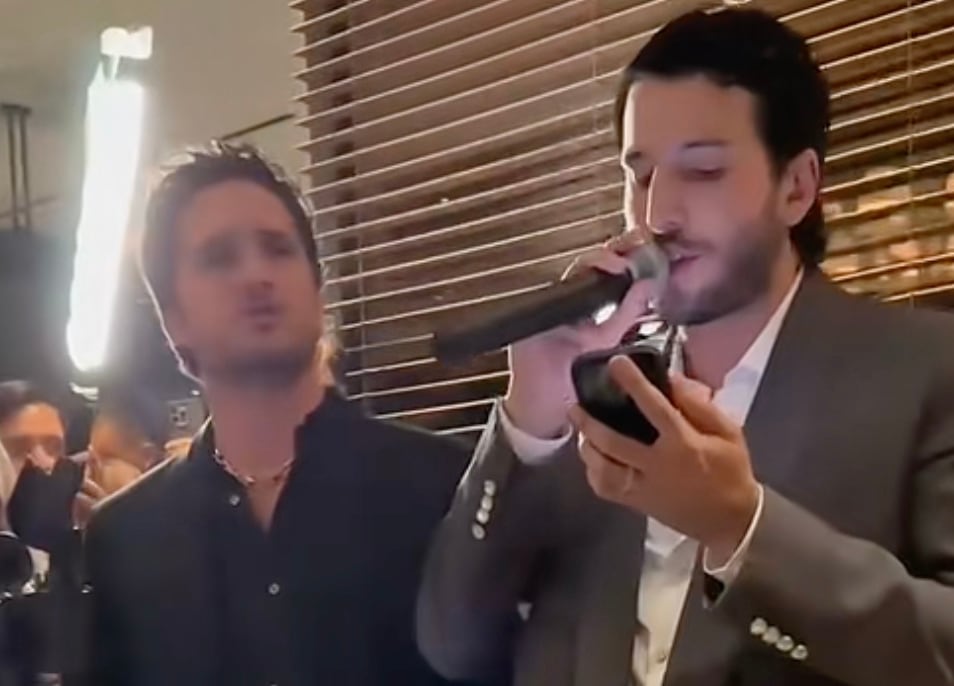 Diego Boneta y Sebastián Yatra cantan "My way"