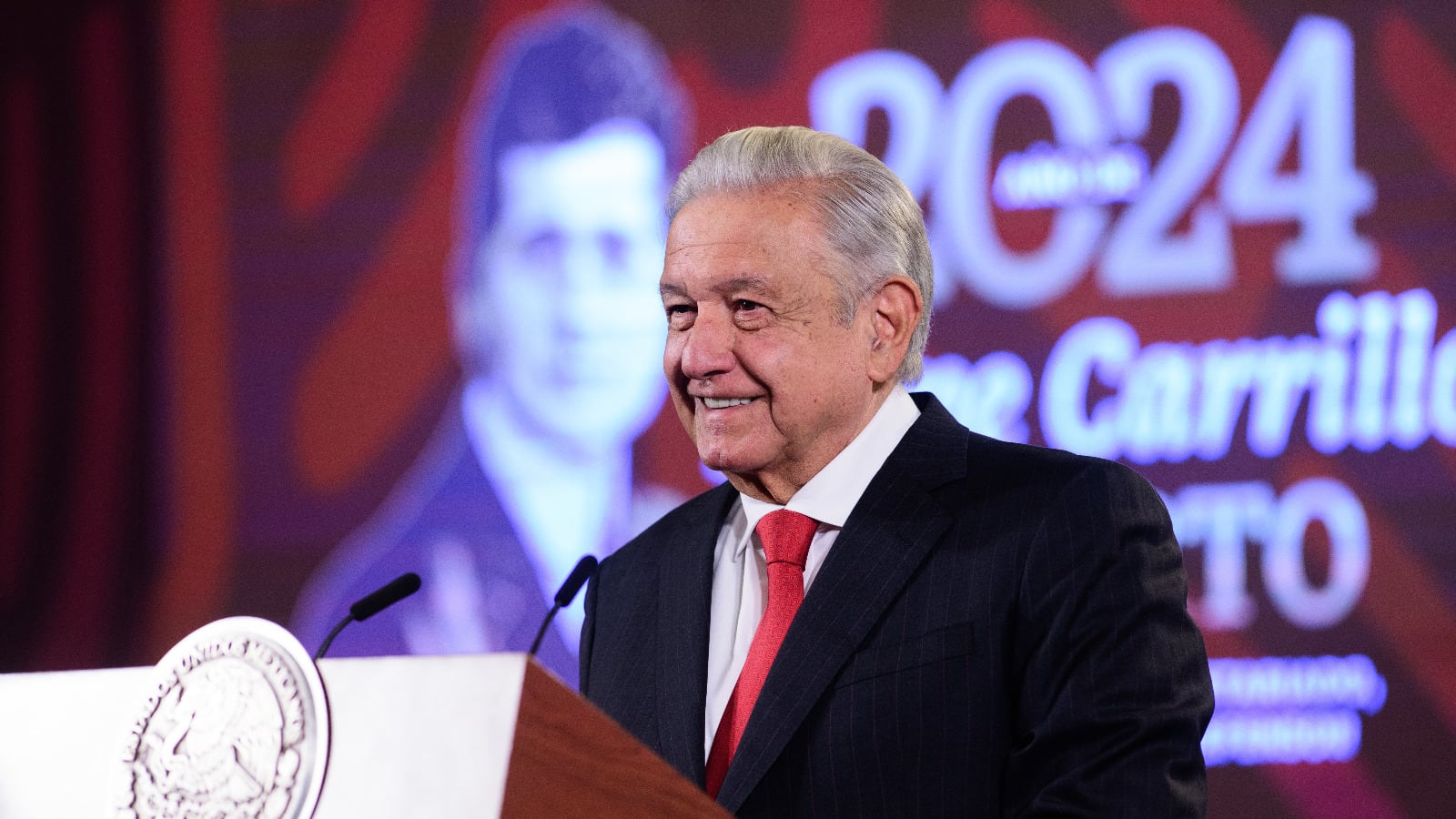 AMLO defiende a Jesús Ramírez Cuevas tras ataques de Ricardo Salinas Pliego: “Le quieren echar la culpa”
