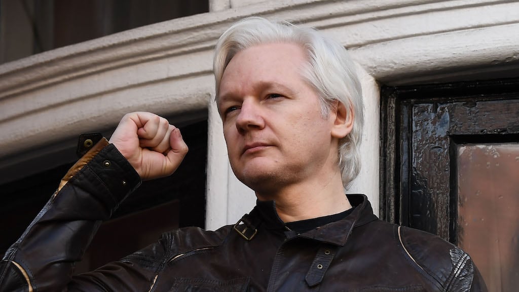 AMLO ofrece asilo a Assange
