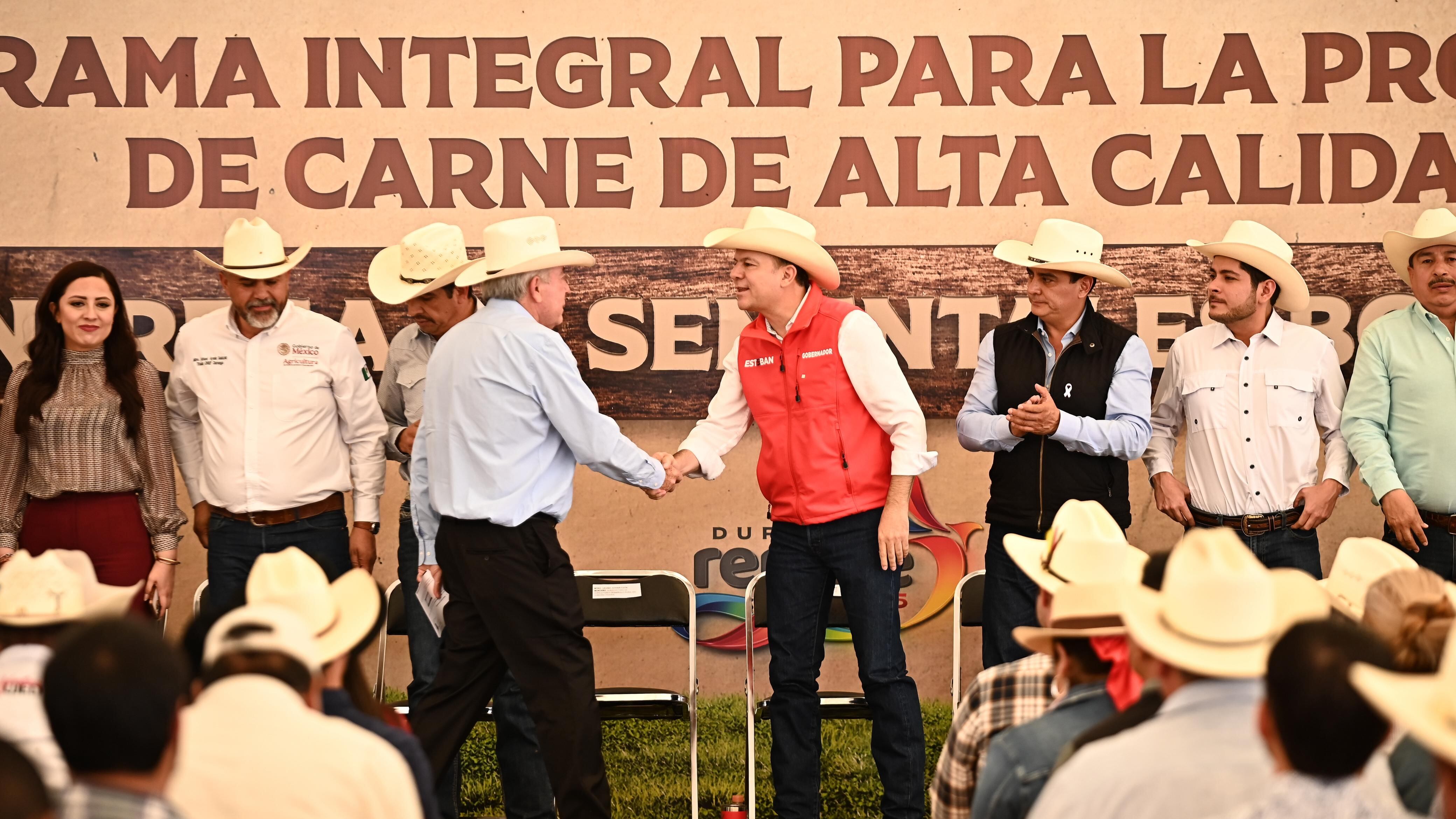 Esteban Villegas entrega mil sementales y lanza programa para producir carne de alta calidad en Durango