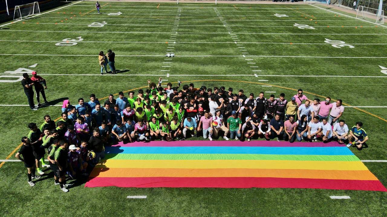 Lía Limón conmemora el Día Internacional contra la Homofobia en el Fútbol
