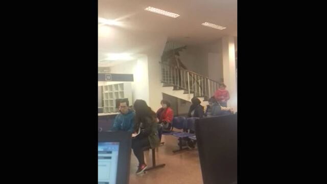 Se pega un tiro.